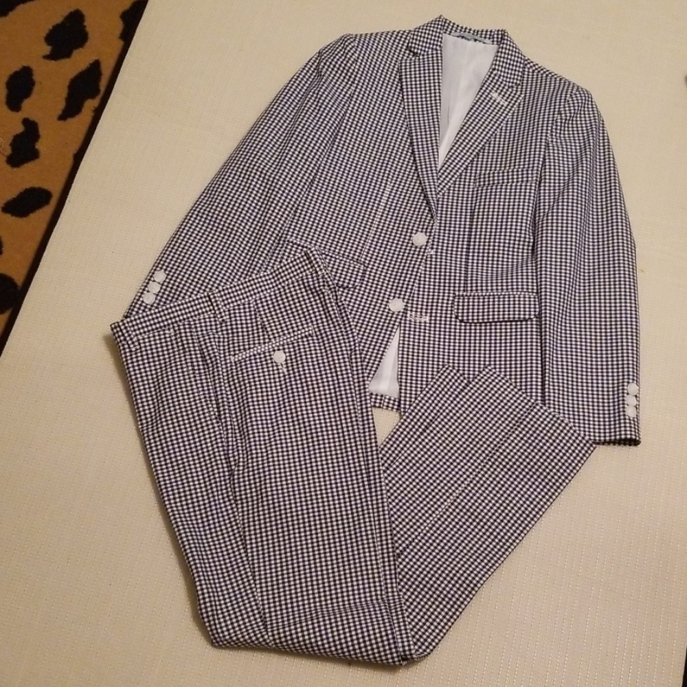 Class club boys nice suit used